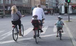 famiglia in bici